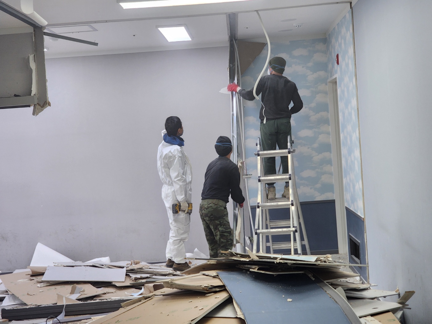 매장·사무실 철거 현장